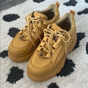 Buffalo Classic low leather sneaker in beige